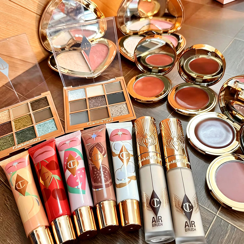 Luxury Skincare Set - ラグジュアリーファッションCTブランドメイクアップ 9色アイシャドウパレット 9g 長持ち ナチュラル 発色が良い
